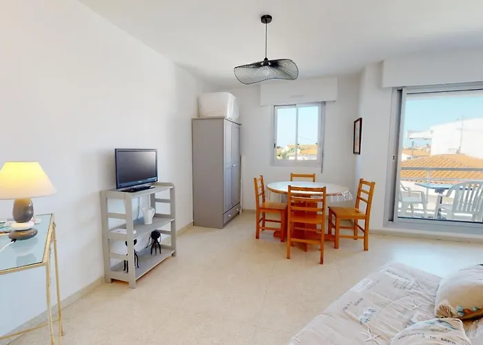 Le Phare Du Port Saint Gilles Croix de vie